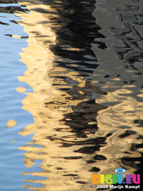 SX01017 Reflections in river Avon near Pulteney bridge, Bath